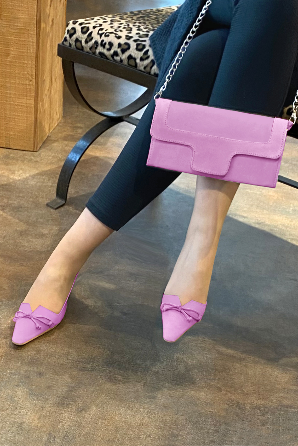 Mauve purple women's open back shoes, with a knot. Tapered toe. Low kitten heels. Worn view - Florence KOOIJMAN